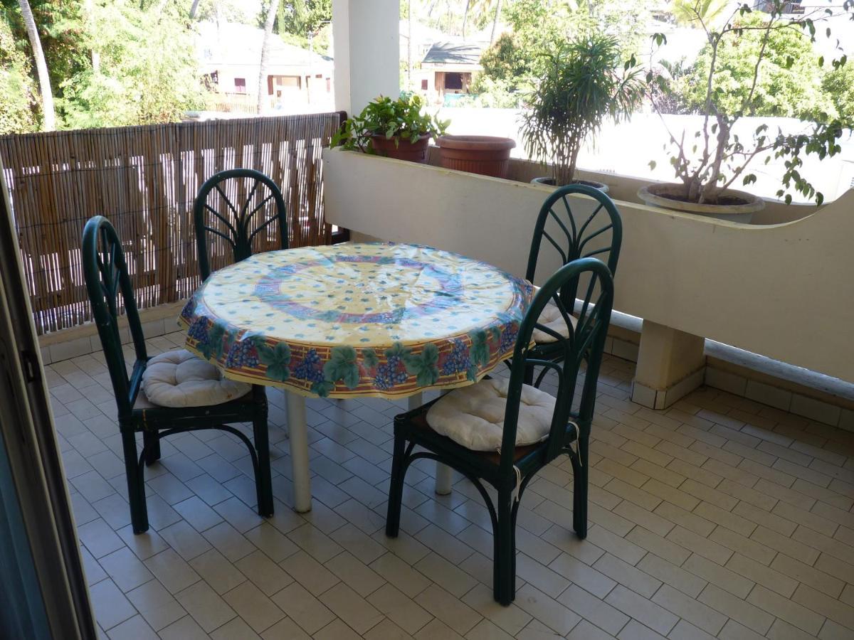 Appartement Au Meublé des Roches à Saint-Gilles Les Bains Extérieur photo