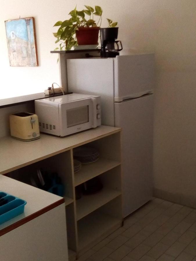 Appartement Au Meublé des Roches à Saint-Gilles Les Bains Extérieur photo